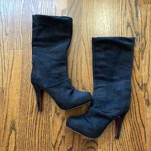 New! Black Soft Sueded Material Mid High Heeled!